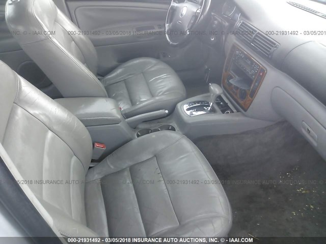 WVWPD63B41P141388 - 2001 VOLKSWAGEN PASSAT GLS SILVER photo 5