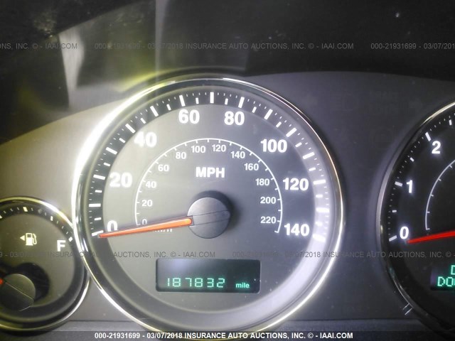 1J8HG48N26C104303 - 2006 JEEP COMMANDER SILVER photo 7