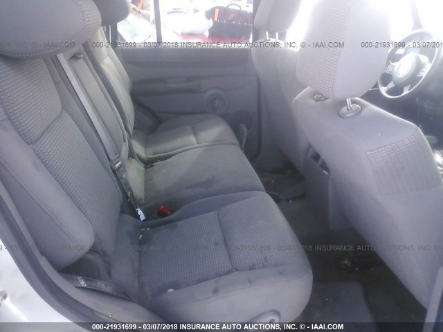 1J8HG48N26C104303 - 2006 JEEP COMMANDER SILVER photo 8