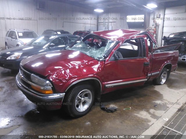 1GCCS19W928140430 - 2002 CHEVROLET S TRUCK S10 RED photo 2