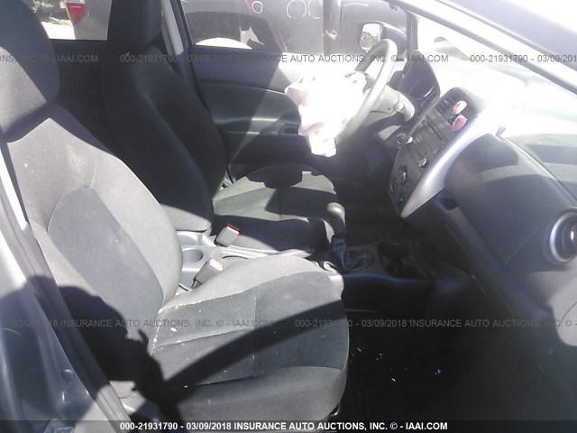 3N1CE2CP3FL450176 - 2015 NISSAN VERSA NOTE S/S PLUS/SV/SL/SR GRAY photo 5