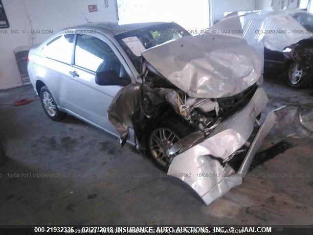 1FAHP33N18W232354 - 2008 FORD FOCUS SE/SEL/SES SILVER photo 1