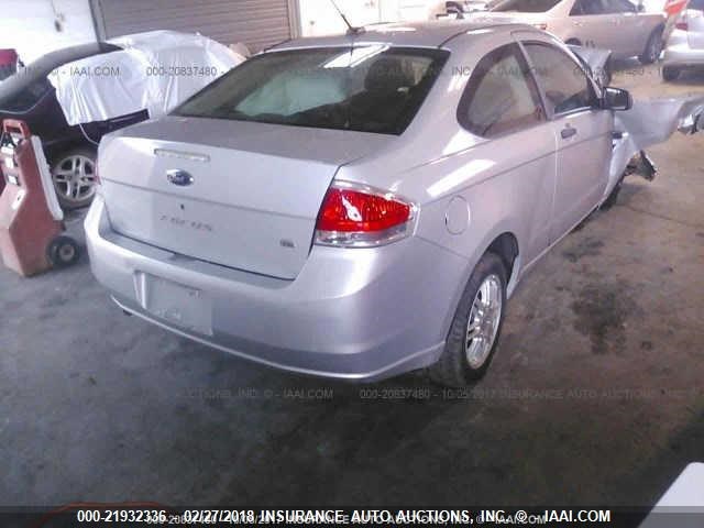 1FAHP33N18W232354 - 2008 FORD FOCUS SE/SEL/SES SILVER photo 4