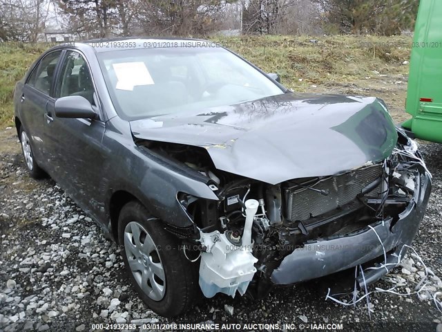 4T4BF3EK0BR112510 - 2011 TOYOTA CAMRY SE/LE/XLE GRAY photo 1