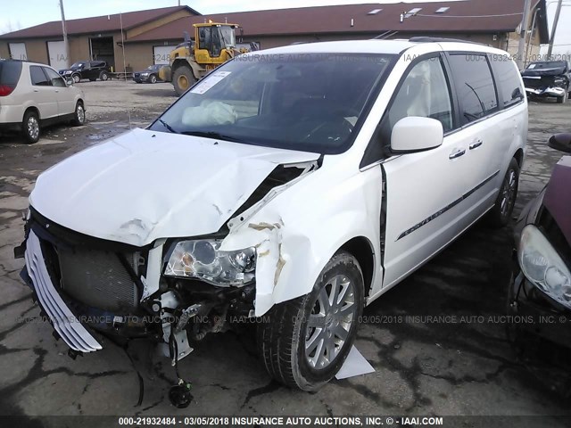 2C4RC1BG7FR571739 - 2015 CHRYSLER TOWN & COUNTRY TOURING WHITE photo 2