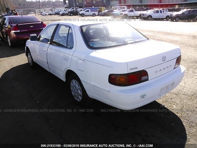 4T1BG12K0TU938579 - 1996 TOYOTA CAMRY DX/LE/XLE WHITE photo 3