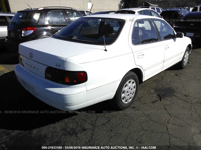 4T1BG12K0TU938579 - 1996 TOYOTA CAMRY DX/LE/XLE WHITE photo 4