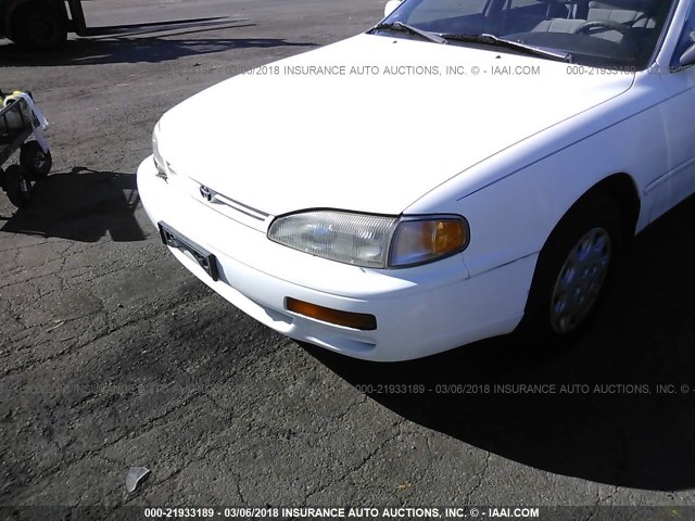 4T1BG12K0TU938579 - 1996 TOYOTA CAMRY DX/LE/XLE WHITE photo 6
