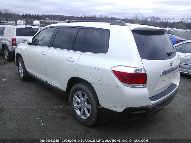 5TDBK3EH3CS096758 - 2012 TOYOTA HIGHLANDER SE WHITE photo 3