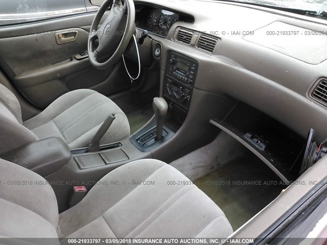 4T1BG22K2XU466980 - 1999 TOYOTA CAMRY CE/LE/XLE 栗色 照片 5