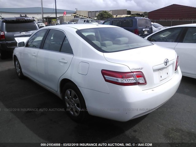 4T1BF3EK4BU669320 - 2011 TOYOTA CAMRY SE/LE/XLE Белый фото 3