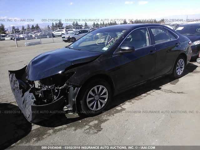 4T4BF1FK1FR470238 - 2015 TOYOTA CAMRY LE/XLE/SE/XSE 黑色 照片 2