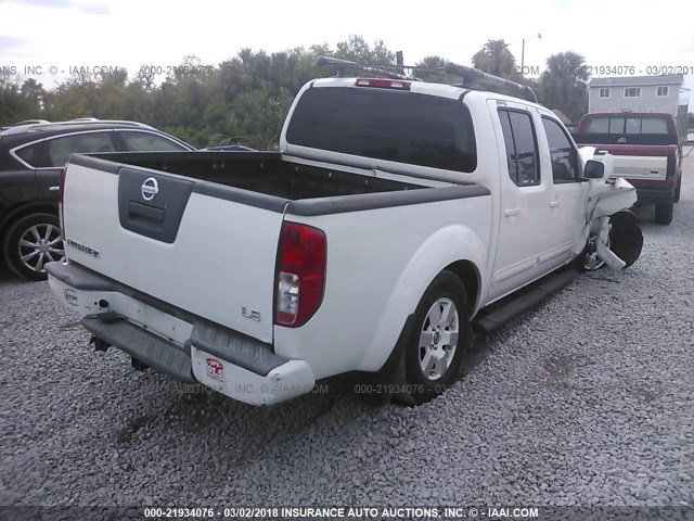 1N6AD07U15C463916 - 2005 NISSAN FRONTIER CREW CAB LE/SE/OFF ROAD WHITE photo 4