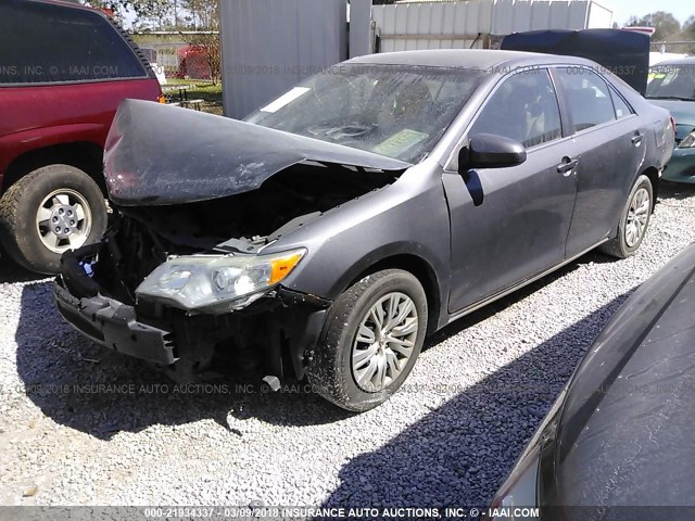 4T1BF1FK6CU060427 - 2012 TOYOTA CAMRY SE/LE/XLE GRAY photo 2