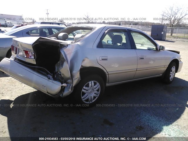4T1BF22K7YU956447 - 2000 TOYOTA CAMRY LE/XLE Շամպայն լուսանկար 4