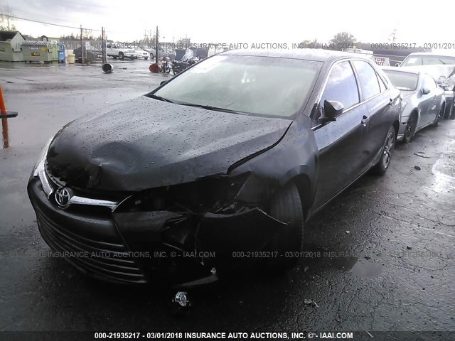 4T4BF1FK4FR468340 - 2015 TOYOTA CAMRY LE/XLE/SE/XSE შავი ფოტო 2