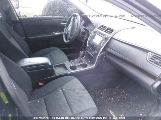 4T4BF1FK4FR468340 - 2015 TOYOTA CAMRY LE/XLE/SE/XSE შავი ფოტო 5