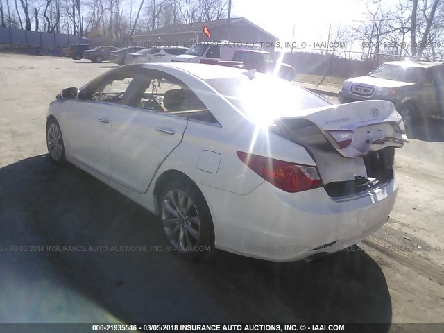 5NPEC4AB8BH235806 - 2011 HYUNDAI SONATA SE/LIMITED WHITE photo 3