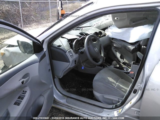 1NXBU40E39Z115788 - 2009 TOYOTA COROLLA S/LE/XLE SILVER photo 5