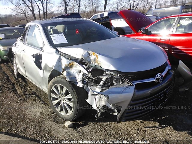 4T1BF1FKXGU517066 - 2016 TOYOTA CAMRY LE/XLE/SE/XSE ვერცხლისფერი ფოტო 1