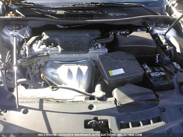 4T1BF1FKXGU517066 - 2016 TOYOTA CAMRY LE/XLE/SE/XSE ვერცხლისფერი ფოტო 10