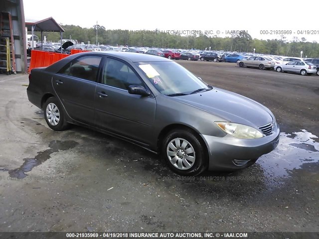 4T1BE32K55U557508 - 2005 TOYOTA CAMRY LE/XLE/SE GRAY photo 1