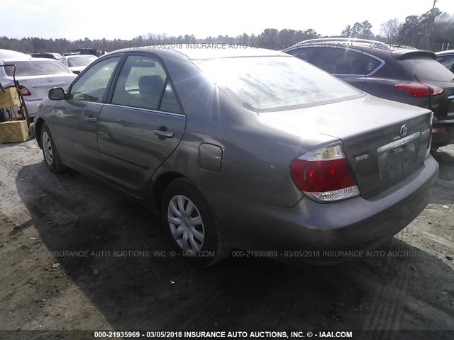 4T1BE32K55U557508 - 2005 TOYOTA CAMRY LE/XLE/SE GRAY photo 3