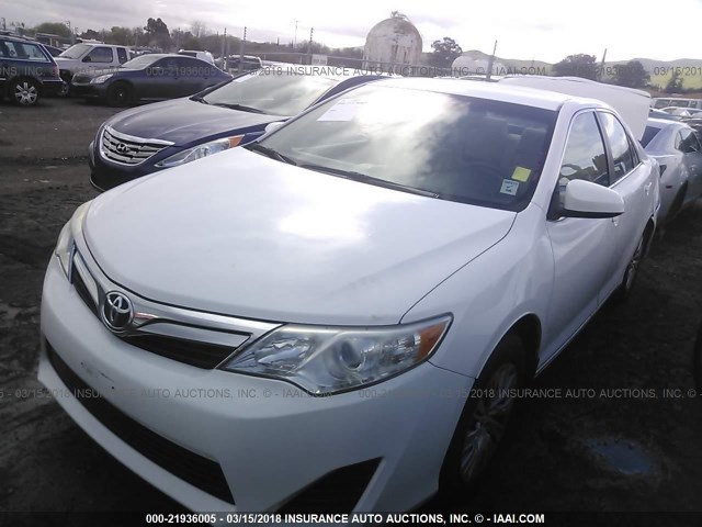 4T1BF1FK5CU533847 - 2012 TOYOTA CAMRY SE/LE/XLE WHITE photo 2