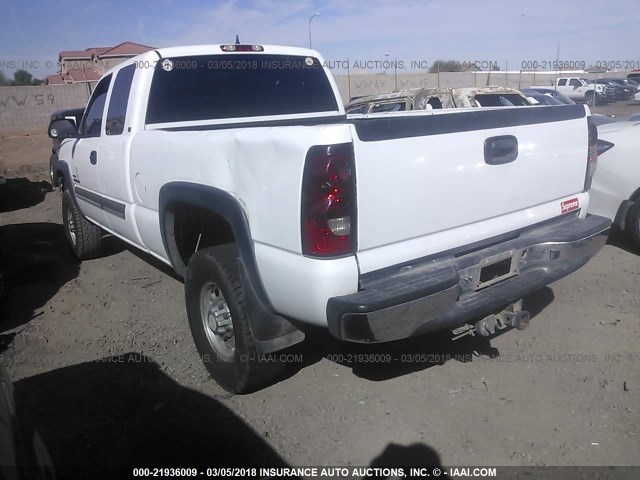 1GCHC29205E181198 - 2005 CHEVROLET SILVERADO C2500 HEAVY DUTY WHITE photo 3