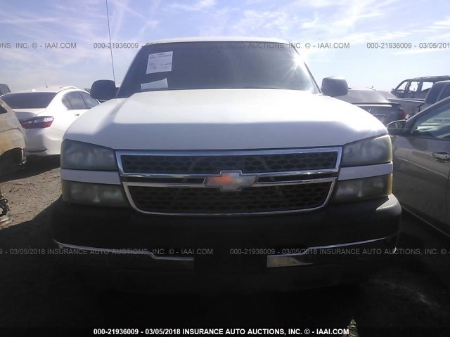 1GCHC29205E181198 - 2005 CHEVROLET SILVERADO C2500 HEAVY DUTY WHITE photo 6