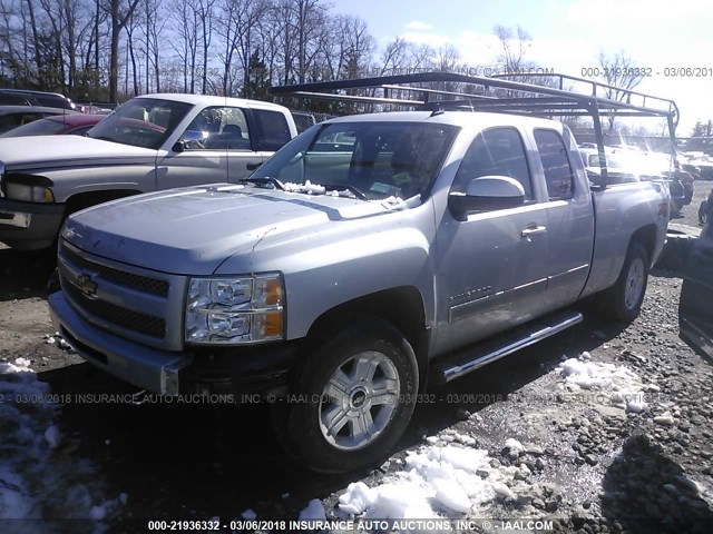 1GCSKSE35AZ187105 - 2010 CHEVROLET SILVERADO K1500 LT SILVER photo 2