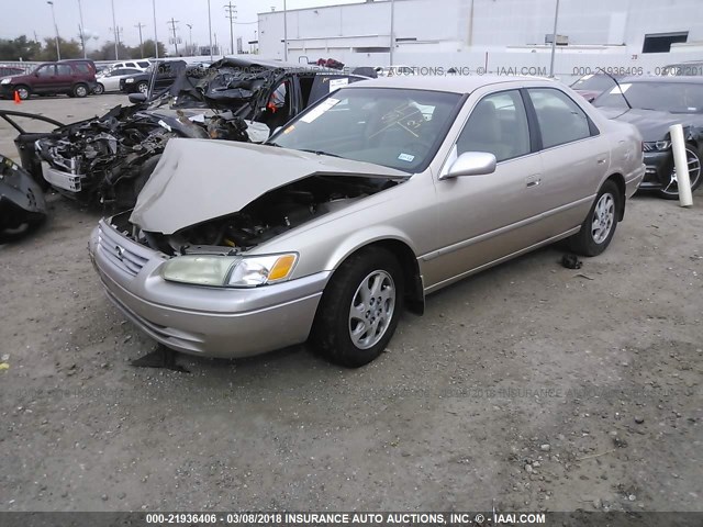 JT2BF28K2X0209607 - 1999 TOYOTA CAMRY LE/XLE GOLD photo 2