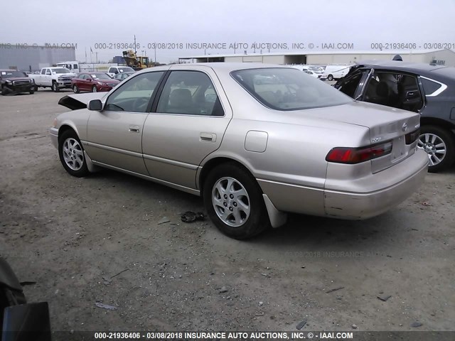 JT2BF28K2X0209607 - 1999 TOYOTA CAMRY LE/XLE GOLD photo 3