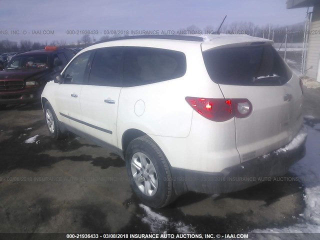 1GNKVEED4BJ155495 - 2011 CHEVROLET TRAVERSE LS WHITE photo 3