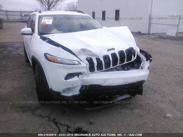 1C4PJMCB5JD588519 - 2018 JEEP CHEROKEE LATITUDE Biały zdjęcie 6