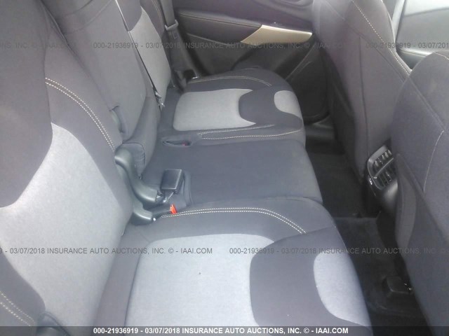 1C4PJMCB5JD588519 - 2018 JEEP CHEROKEE LATITUDE Biały zdjęcie 8