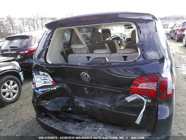 2V4RW3D12AR280236 - 2010 VOLKSWAGEN ROUTAN SE BROWN photo 6