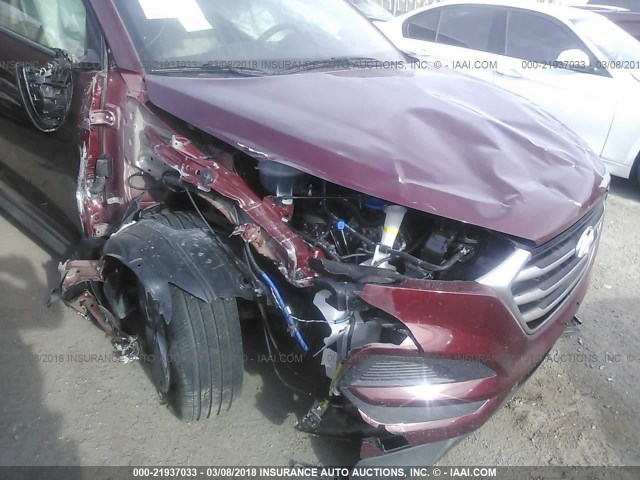 KM8J23A42HU550687 - 2017 HYUNDAI TUCSON SE MAROON photo 6