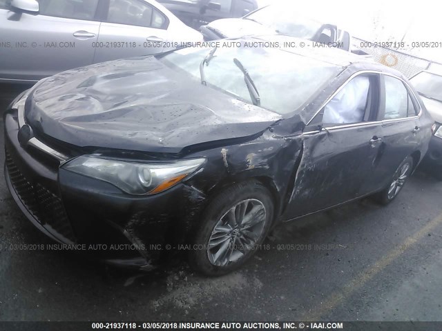 4T1BF1FKXGU267005 - 2016 TOYOTA CAMRY LE/XLE/SE/XSE BLACK photo 2