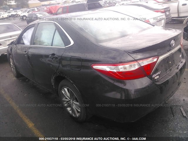 4T1BF1FKXGU267005 - 2016 TOYOTA CAMRY LE/XLE/SE/XSE BLACK photo 3