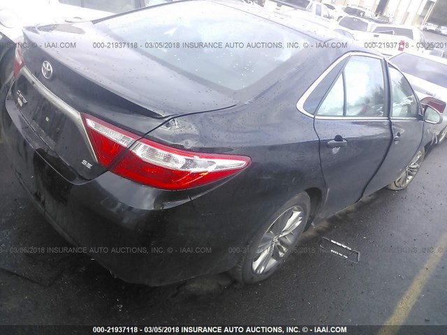 4T1BF1FKXGU267005 - 2016 TOYOTA CAMRY LE/XLE/SE/XSE BLACK photo 4