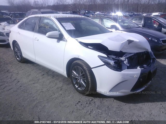 4T1BF1FK9HU372815 - 2017 TOYOTA CAMRY LE/XLE/SE/XSE WHITE photo 1