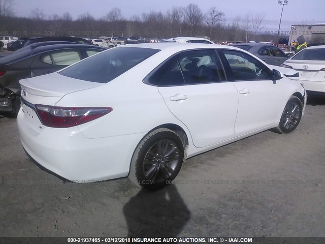 4T1BF1FK9HU372815 - 2017 TOYOTA CAMRY LE/XLE/SE/XSE თეთრი ფოტო 4