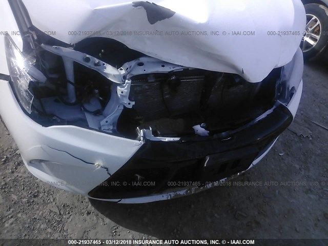 4T1BF1FK9HU372815 - 2017 TOYOTA CAMRY LE/XLE/SE/XSE თეთრი ფოტო 6