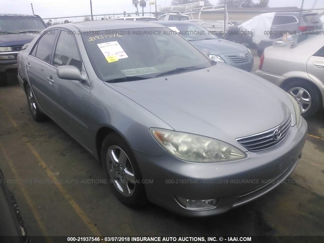 4T1BF32K65U599246 - 2005 TOYOTA CAMRY LE/XLE/SE 银色 照片 1