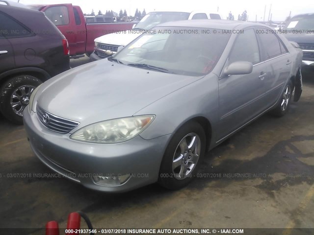 4T1BF32K65U599246 - 2005 TOYOTA CAMRY LE/XLE/SE 银色 照片 2