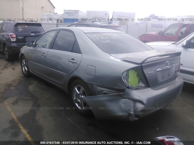 4T1BF32K65U599246 - 2005 TOYOTA CAMRY LE/XLE/SE 银色 照片 3