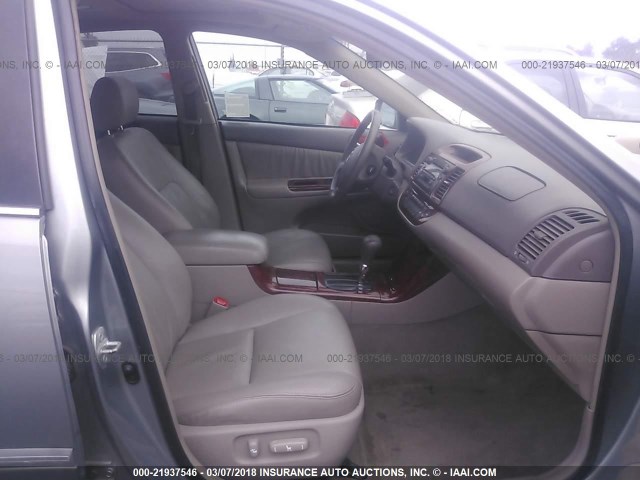4T1BF32K65U599246 - 2005 TOYOTA CAMRY LE/XLE/SE 银色 照片 5