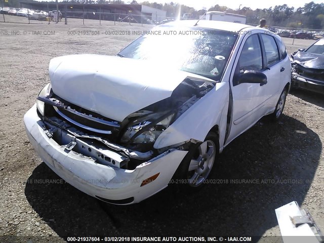 1FAHP37N57W246511 - 2007 FORD FOCUS ZX5/S/SE/SES WHITE photo 2