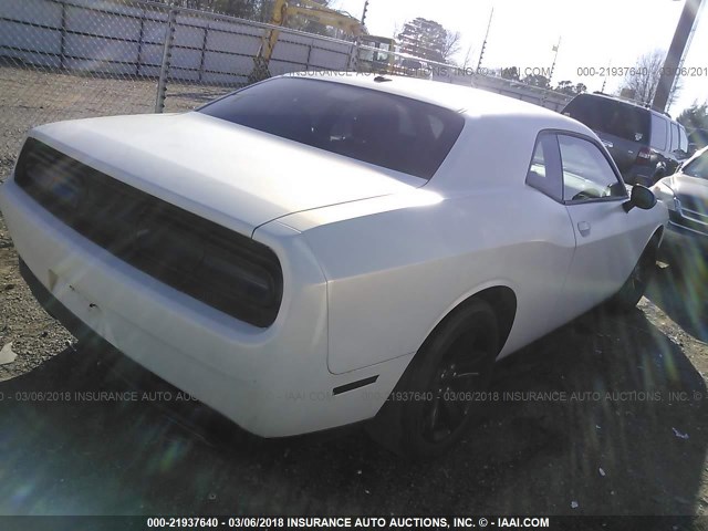 2C3CDZAG1GH138318 - 2016 DODGE CHALLENGER SXT WHITE photo 4